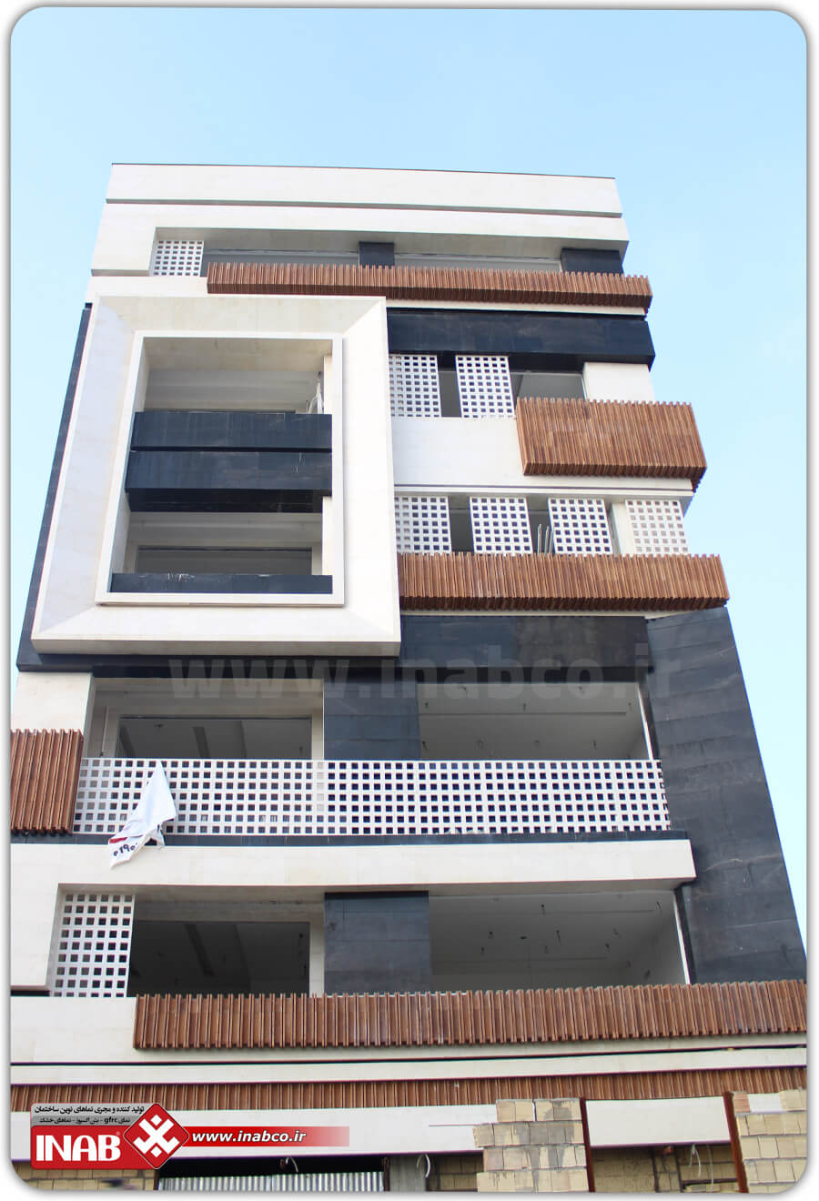 نمای مدرن - ساختمان 5 طبقه - نمای ساختمان مسکونی - نمای خاص ساختمان - جی اف ار سی